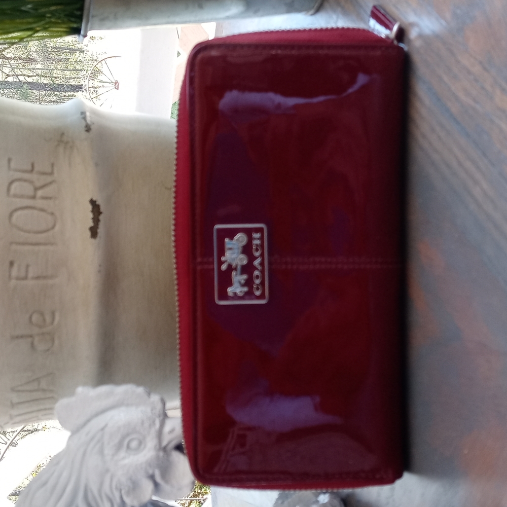 COACH RED LEATHER ZIP AROUND WALLETT